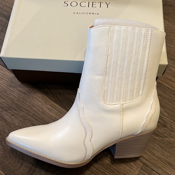 ViCi White Western Boots. Size 8. Brand new in box never worn. - Picture 6 of 7